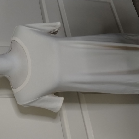 Victoria + Sophia cream ribbed cotton dress size medium circle opening in back - Picture 2 of 10